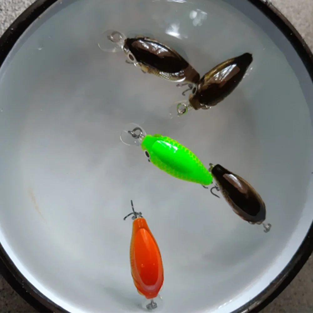 5Pcs Mini Fishing Lures Crankbait Pike Trout Baits with Tackle Box
