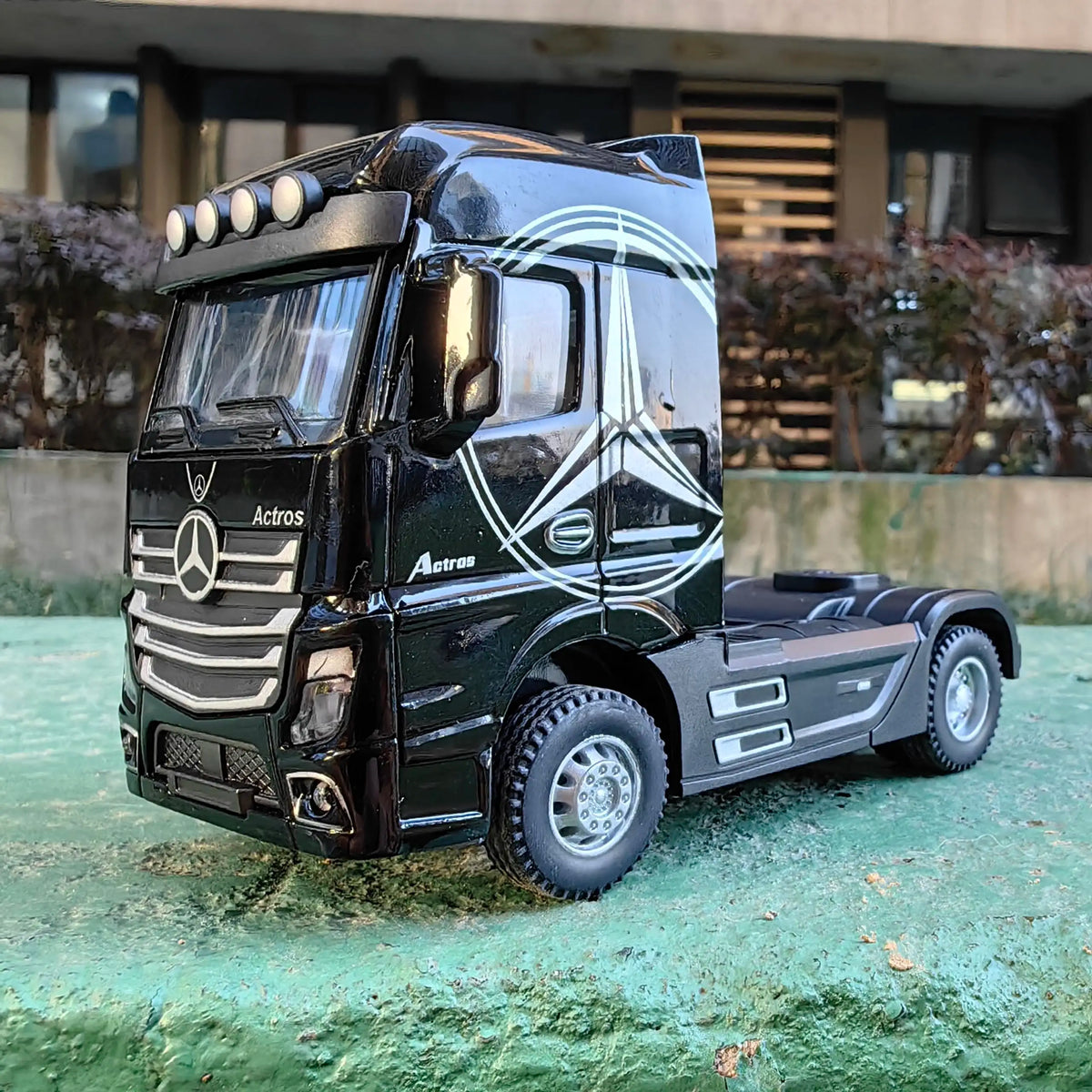 1:50 Diecast Truck Toy Container Model with Sound & Light for Boys