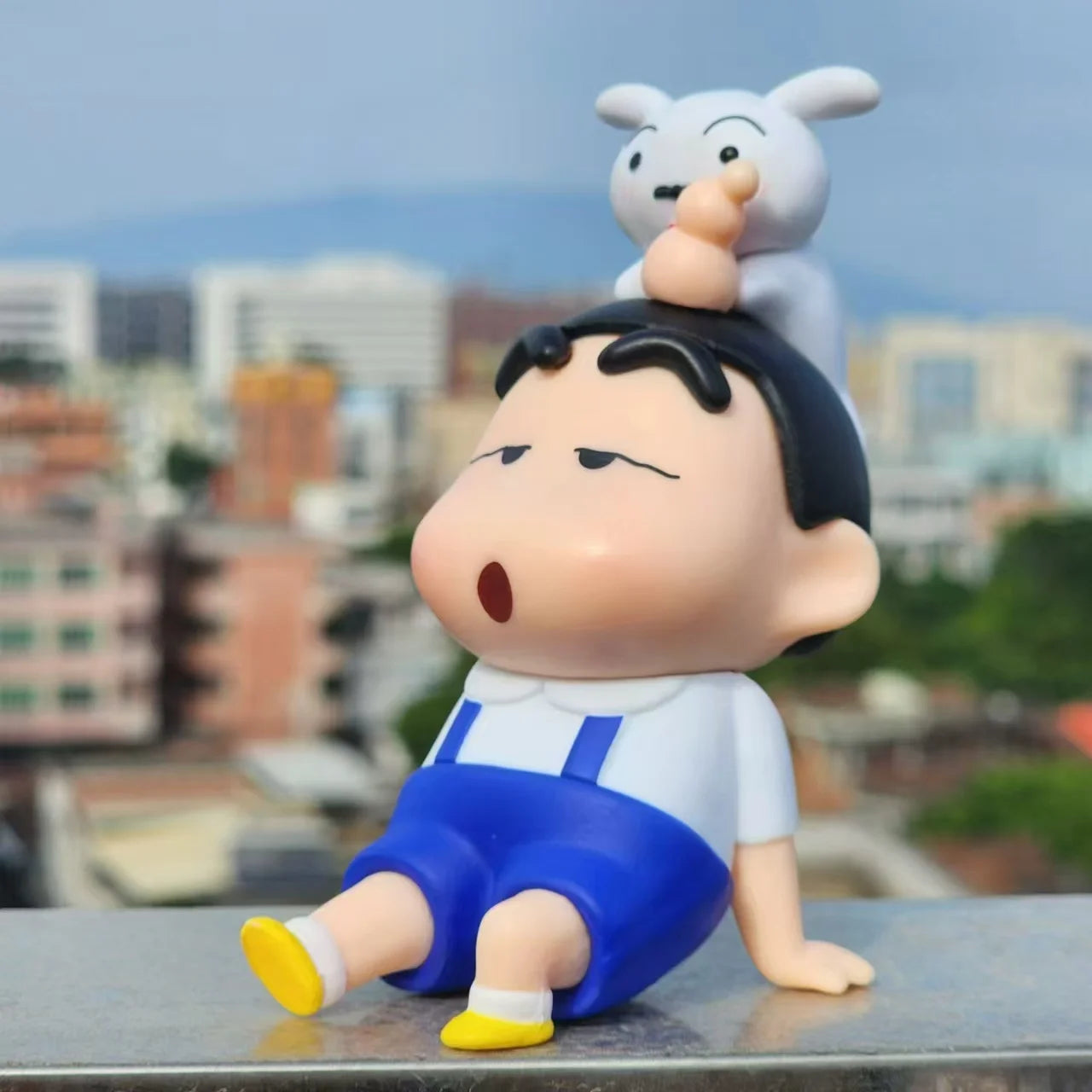 Crayon Shin-chan with Nohara Shiro Bee 10cm Anime Action Figure Model Toy