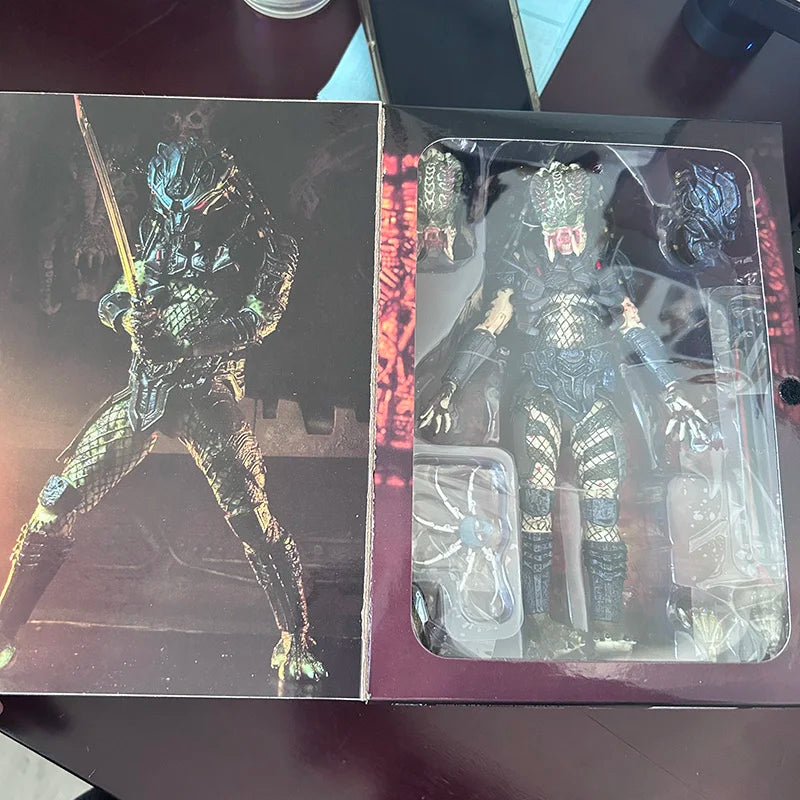 NECA Ultimate Elder Predator Lost Hunter Shaman Action Figure Movable Model Toy