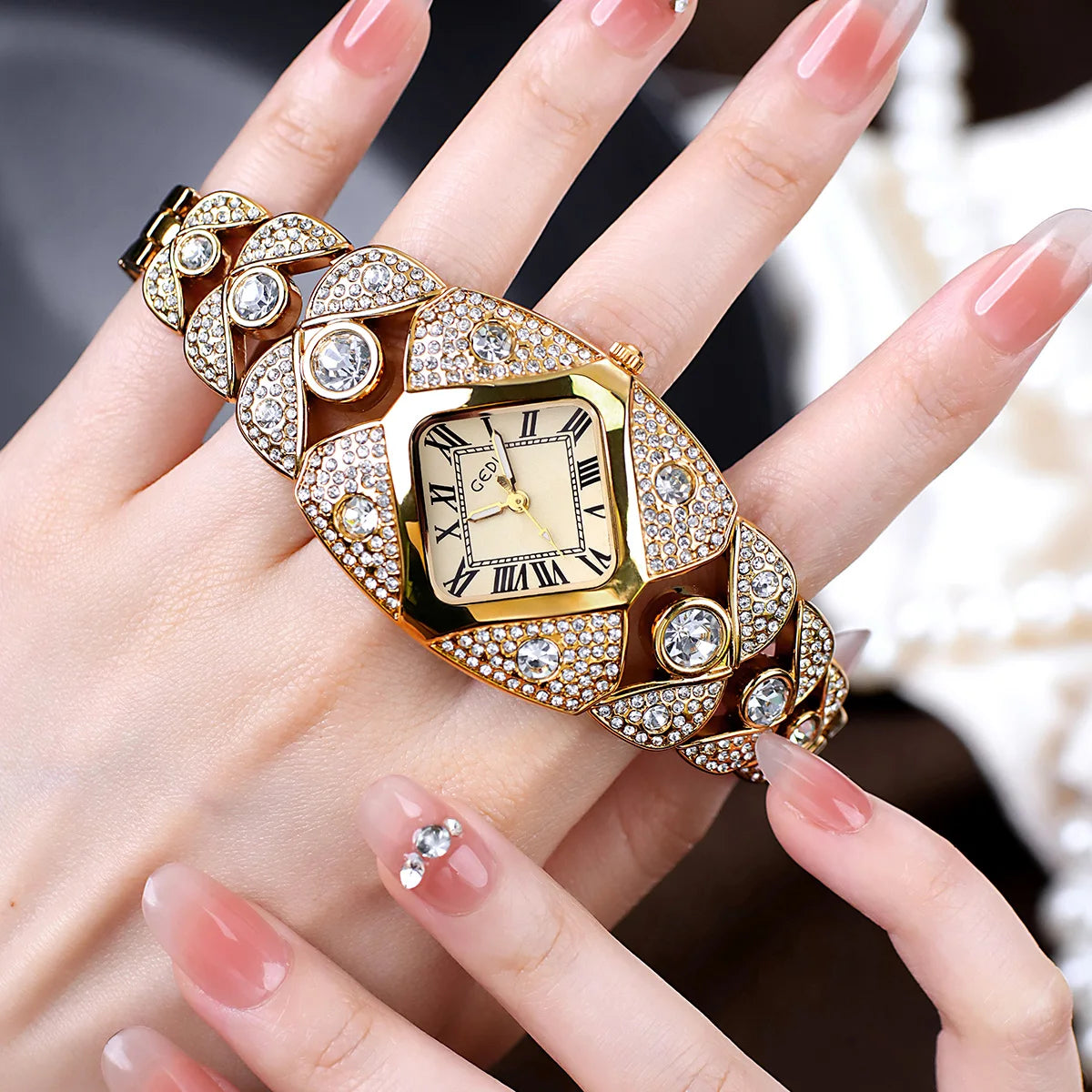 Women’s Luxury Diamond Bracelet Watch 2025 Fashion Waterproof Quartz Wristwatch Gift